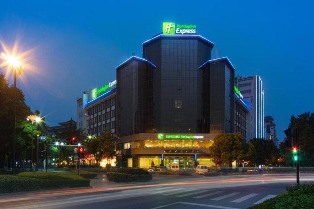 Holiday Inn Express Yangzhou City Center By Ihg Buitenkant foto